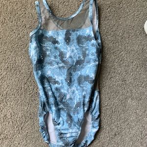 i’m selling a gymnastics leotard from plum practice wear!!! size adult small!